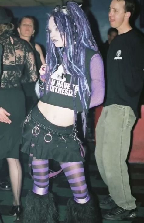 Goth Aesthetic Outfit, Fashion Genres, Cybergoth Outfits, Mall Goth Outfits, Cybergoth Fashion, Rave Fit, 2000s Goth, Goth Outfit Ideas, Goth Rave