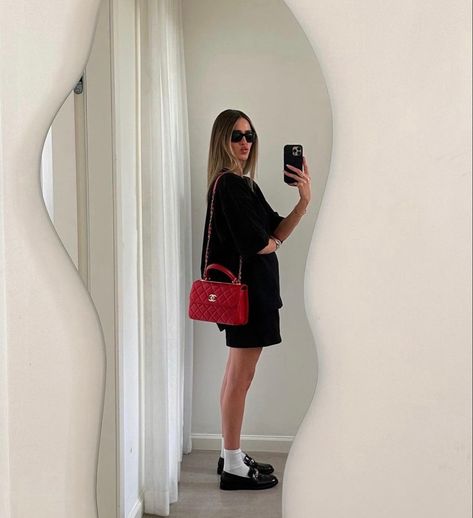 Red Bag Aesthetic Outfit, Red Handbag Outfit, Red Accessories Outfit, Dior Bag Outfit, Red Bag Outfit, Preppy Spring, Red Accessories, Handbag Outfit, Red Bag