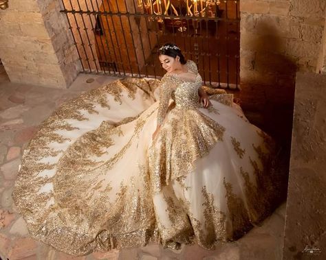 Gold Dress For Quinceanera, Gold Quncie Dresses, Wedding Dresses Gold And White, Quince Dresses Long Sleeve, Gold Charro Quinceanera Dresses, Quinceanera Gold Dresses, White And Gold Quince Dress, Golden Quinceanera Dresses, White And Gold Quinceanera Dresses