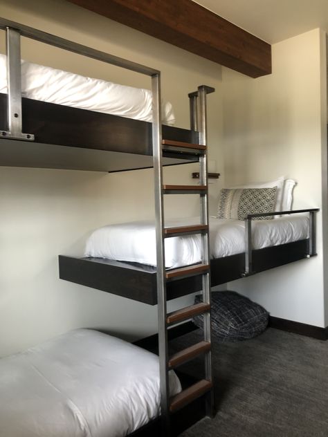 Multi Bed Bedroom Ideas, 4 Bunk Beds In One Room, Luxury Bunk Beds, Bunk Beds Ideas, Boys Room Bunk Beds, Color Schemes Bedroom, Furniture Design Bedroom, Wallpapers Home Decor, Steel Bed Design