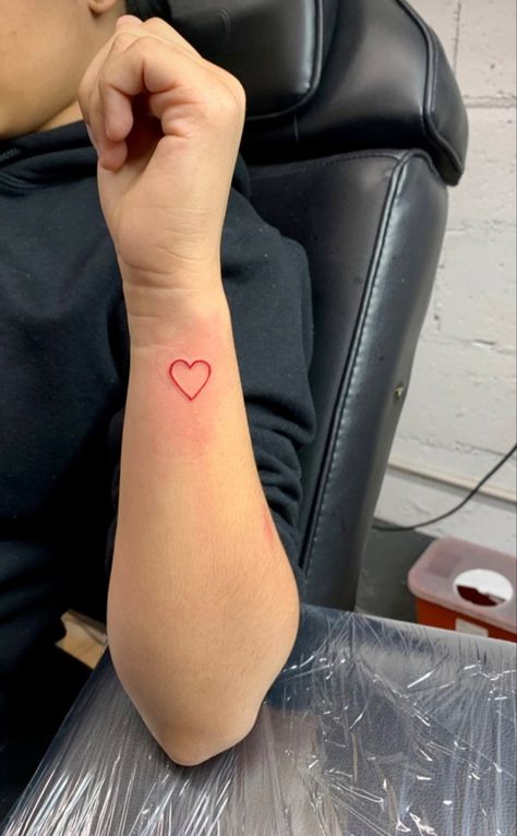 Heart Tattoo Wrist, Red Heart Tattoos, Tiny Wrist Tattoos, Small Girly Tattoos, Small Heart Tattoos, Cool Wrist Tattoos, Hand Tattoos For Girls, Cute Hand Tattoos, Small Forearm Tattoos