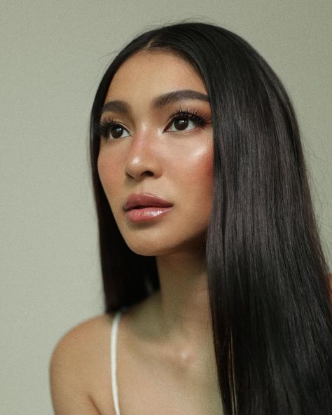 Angelo Eugenio on Instagram: “A vision ✨ @nadine #makeupbyjellyeugenio” Low Weight Makeup, Low Visual Makeup, Morena Makeup Filipina, Female Gaze Makeup, Nadine Lustre Makeup, Low Visual Weight Makeup, Filipina Makeup, Morena Makeup, Grad Makeup