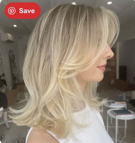 Med Hair, Medium Hairstyles For Women, Medium Shag Hairstyles, Shoulder Length Hairstyles, Layered Haircuts Shoulder Length, Feathered Layers, Womens Haircuts Medium, Honey Blonde Hair, Medium Hairstyles