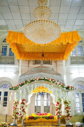 Abhaya & Uday (Patiala) Gurudwara Decoration, Gurudwara Photography, Sikh Wedding Decor, Guru Wallpaper, Wed Me Good, Golden Temple Wallpaper, Guru Nanak Photo, Moroccan Tent, 480x800 Wallpaper