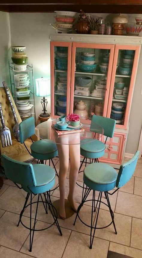 So MCM kitsch....mannequin leg fining table, turquoise stools, pyrex Mannequin Leg Table, Mannequin Legs Ideas, Mannequin Ideas, Tattoo Studio Interior, Mannequin Decor, Mannequin Legs, Weird Furniture, Kitsch Kitchen, Mcm Kitchen