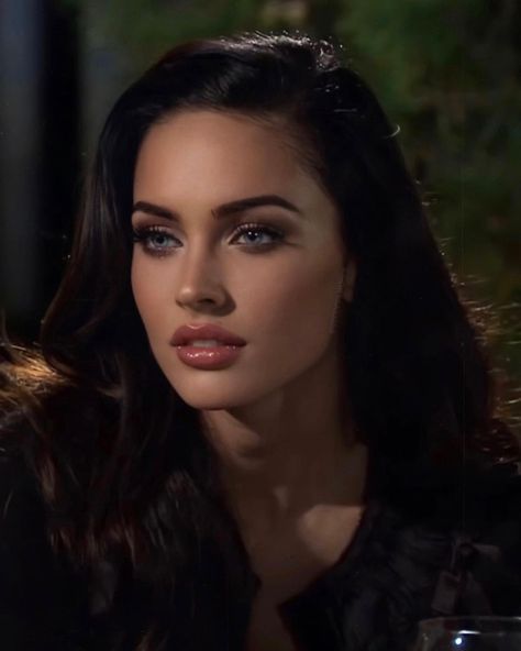 Goddess Women, Jennifer's Body, Dark Feminine, Megan Fox, Makeup Inspo, Face Claims, Pretty People, Long Hair, Makeup Looks