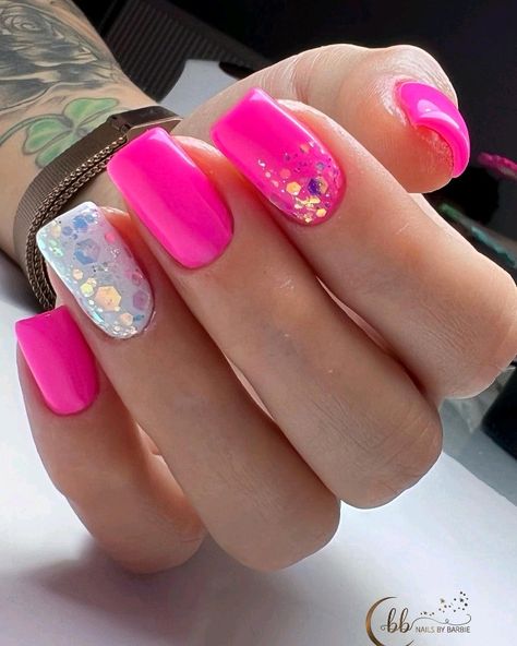 Nails Design With Hearts, Nails Design Vacation, Pink Fun Nail Designs, Tropical Pink Nails, Fushia Nail Designs, Bright Pink Nail Art, Short Pink Dip Nails, Bright Spring Nails 2024, Barbie Short Nails