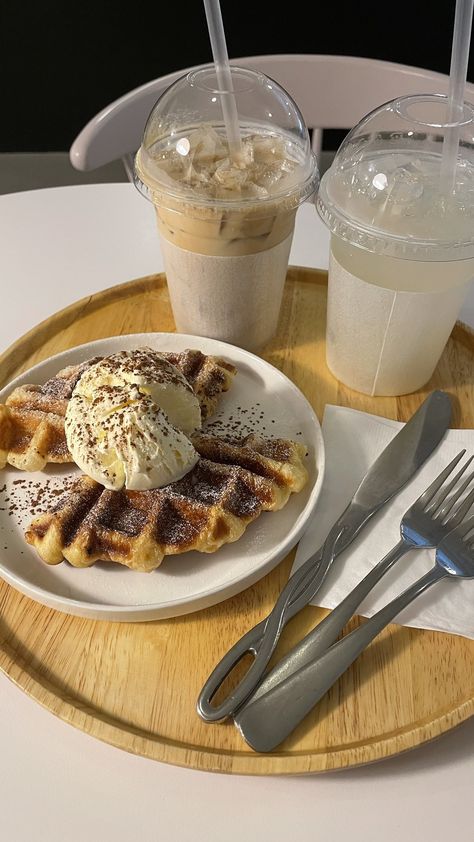 Korean Cafe Aesthetic, Korean Waffle, Korean Coffee Shop, Korean Cafe, Cafe Aesthetic, Food Drink Photography, A Cup Of Coffee, Cold Meals, Food Obsession