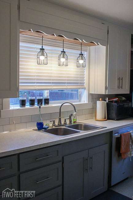 Are you looking for a pendant light but are having a hard time finding it? Here is the perfect industrial DIY Pendant Light. Lighting Over Sink, Sink Remodel, Sink Window, Over Kitchen Sink, Kitchen Sink Lighting, Best Kitchen Lighting, Kitchen Lighting Design, Kitchen Lighting Fixtures, Kitchen Decorating