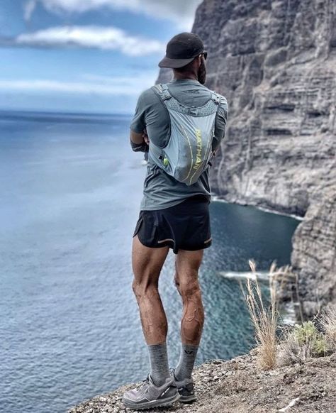 Trail Runner Aesthetic, Ultramarathon Aesthetic, Trail Running Outfit Men, Runner Outfit Man, Trail Running Aesthetic, Running Outfit Men, Running Attire, Outfit Running, Running Aesthetic