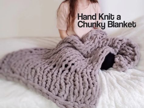 How To Finger Knit, Chunky Blanket Diy, Chunky Yarn Blanket, Finger Knitting Projects, Finger Knit, Diy Knit Blanket, Hand Crocheted Blanket, Slipper Pattern, Knitting Blanket