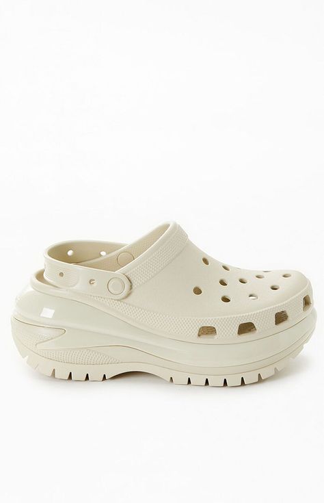 Women's Classic Mega Crush Clogs Aesthetic Supplies, Wardrobe Change, Clothing Wardrobe, Cute Nike Shoes, Cute Nike, Cute Nikes, Light Summer, Crocs Shoes, Pacsun