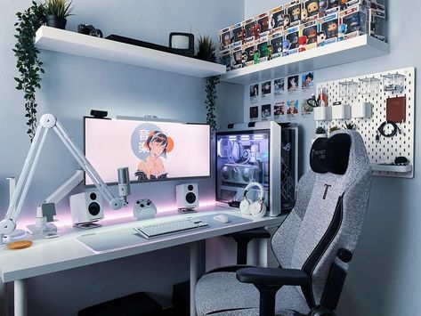 White Setup, Computer Gaming Room, Computer Desk Setup, Gamer Setup, Home Studio Setup, Gamer Room Decor, Pc Gaming Setup, Video Game Room Design, Video Game Rooms