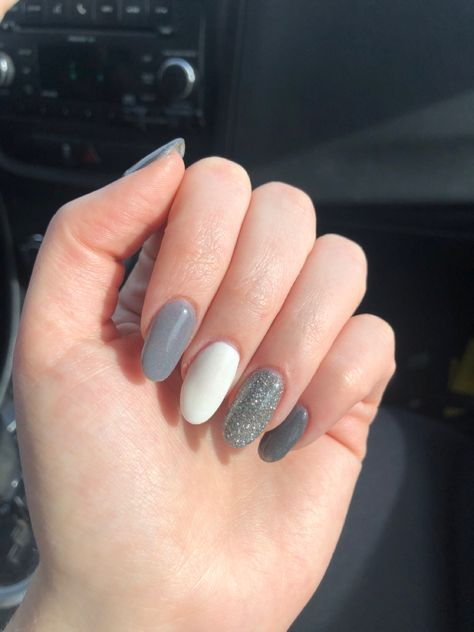 Nail Art On Grey Nail Paint, Acrylic Nail Designs Gray, Grey Manicure, Gray Nail, Grey Nail, Nail Paint Shades, Grey Nail Polish, Grey Nail Designs, Nail Color Combos