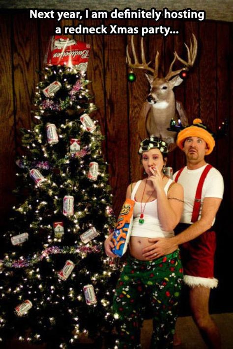 Awkward Family Christmas, Trash Party, Funny Christmas Pictures, Family Christmas Pictures, Family Holiday Photos, Merry Christmas Images, Christmas Family Photos, Navidad Diy, Funny Christmas Cards