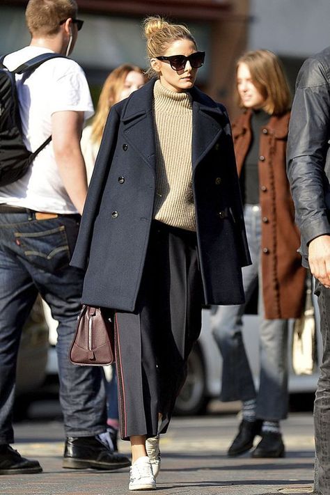 Shop Olivia Palermo's Closet Olivia Palermo Outfit, How To Wear Culottes, Estilo Olivia Palermo, Stile Casual Chic, Olivia Palermo Lookbook, Style Casual Chic, Olivia Palermo Style, Navy Coat, Olivia Palermo