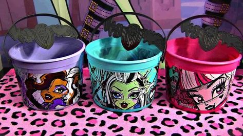 Mcdonald's Halloween Buckets, Monster High Nostalgia, Monster High Decor, Monster High Halloween, 2000s Toys, Nostalgia 2000s, 2000s Baby, 2010s Nostalgia, Nostalgic Pictures