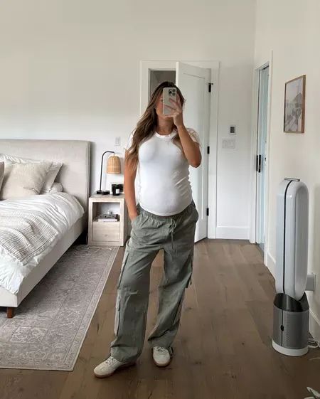 A cut and trendy outfit for the bump! I love these high rise baggy cargo pants with sneakers and a classic white tee for a pregnancy outfit that is easy and comfy. Tap to shop! Pregnancy Outfits Dress, Cargo Pants With Sneakers, Trendy Pregnancy Outfits, Baggy Cargo Pants Outfit, Maternity Cargo Pants, Pregnant Outfits, Pregnancy Outfit, Cargo Pants Outfit Women, Trendy Maternity Outfits