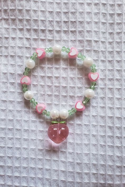 Green And Pink Bracelet, Peach Beaded Bracelet, Y2k Clay Bead Bracelet Ideas, Pink Bracelet Ideas, Bead Bracelet Design Ideas, Beaded Bracelet Aesthetic, Aesthetic Peach, Peach Bracelet, Kawaii Bracelet