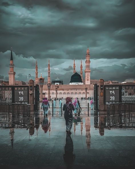 #madina #Muslim #islam Makha Madina Pic, Madina Pic, Beautiful Images Hd, Madina Pak, Madina Sharif Beautiful Pic, Guys With Black Hair, Khwaja Ji Pic, Mecca Images