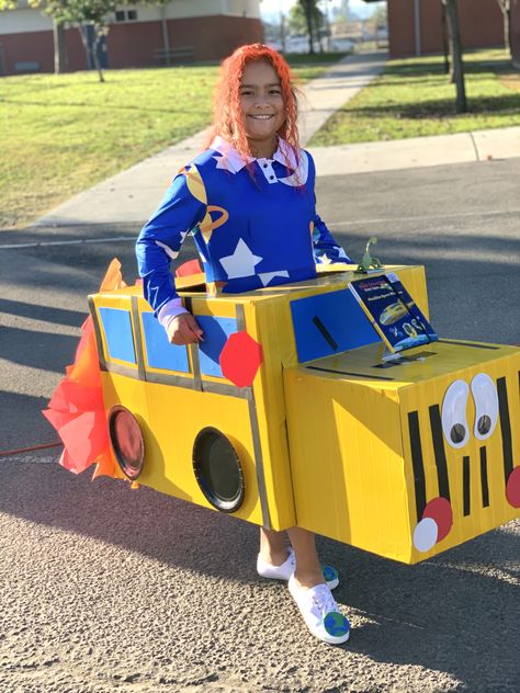 The Magic School Bus Costume, Magic School Bus Costume, School Bus Costume, Cardboard Bus, Halloween Costumes Diy Couples, The Magic School Bus, Ms Frizzle, Cardboard Car, Bus Art