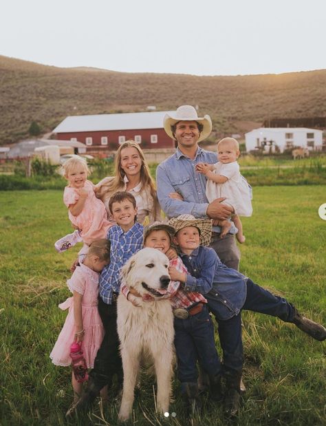 Ballerina Farm, Doing Chores, Farm Lifestyle, Moms Goals, Mommy Goals, Dream Family, Personal Aesthetic, Future Mom, Happy Labor Day