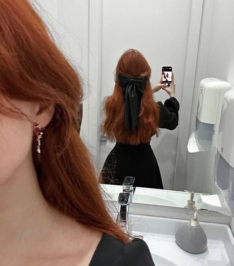 Hairstyles For Orange Hair, Ginger Woman Aesthetic, Ginger Girl Aesthetic, Aesthetic Ginger Hair, Orange Hair Aesthetic, Ginger Hair Aesthetic, Orange Hair Girl, Ginger Hairstyles, Lily Evans Aesthetic