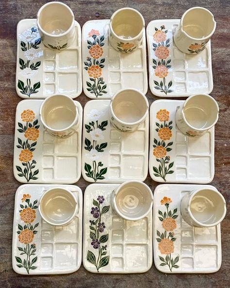 Paint Tray Palette, Watercolor Pallete Ceramic, Cute Paint Palette, Paint Pallet Ideas, Clay Paint Pallet Ideas, Ceramics Paint Pallet, Pottery Paint Palette, Clay Paint Pallet, Paint Palette Clay