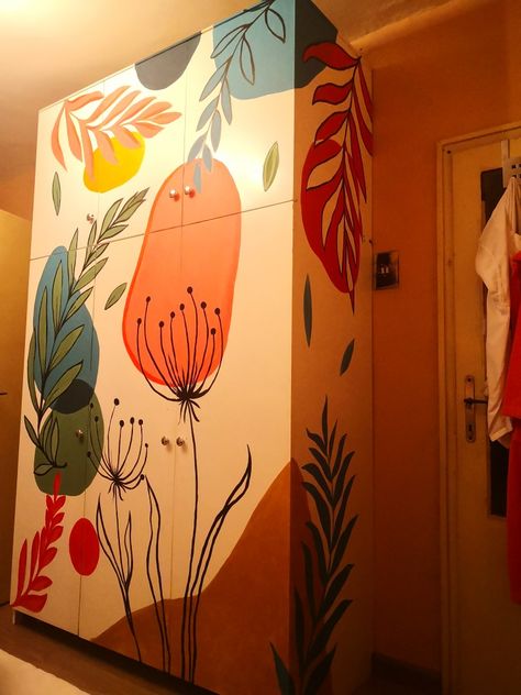 Wardrobe Art Painting, Painting Wardrobes Ideas, Mural Wardrobe, Wardrobe Painting Ideas, Tropical Wall Painting, Wardrobe Painting Ideas Diy, Wardrobe Painting, Cupboard Painting, Retro Furniture Makeover