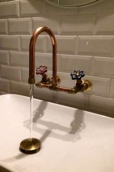 Rustic Bathroom Shower, Copper Faucet, Copper Taps, Rustic Shower, Woodworking Bed, Rustic Bathroom Designs, Faucet Bathroom, Small Toilet, Diy Plumbing