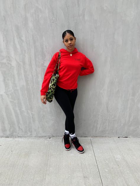 Jordan 11 Bred Outfit Women, Red Nike Hoodie Outfit, Bred 1s Outfit, Red Jordan 1 Outfit, Jordan 1 Outfit Women Winter, Jordan 11 Outfit Women, Jordan 1 Outfit Women, Cute Lazy Outfits, Swag Outfits For Girls