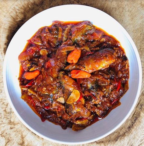 Tumis Sardines: Sauteed Canned Sardines Sardines In Tomato Sauce Recipe, Canned Sardines Recipes, Sardine Recipes Canned, Sardines Recipe, Sardines In Tomato Sauce, Phillipino Food, Protein Rice, Canned Sardines, Sardine Recipes