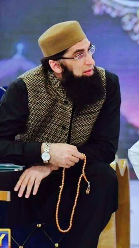 junaid jamshed ,always alive in my heart;a legend Mother In Islam, Pakistani Flag, Pakistani People, Junaid Jamshed, Pakistan Culture, Beautiful Pakistan, Instagram Couples, Happy Man, Atif Aslam