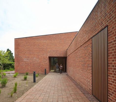 Flemish bond red Stanton Williams, Modern Brick House, Landscaping Software, Brick Detail, Luxury Landscaping, Landscape Elements, Brick Architecture, Famous Architects, Brick Facade