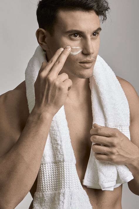 Skincare Shoot, Men Skin Care, Skin Care For Men, Skincare Needs, Men Skincare, Basic Skin Care, Media Makeup, Understanding Men, Smaller Pores