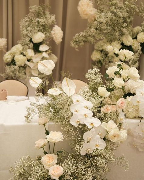 Orchid Wedding Arrangements, Orchid Arrangements Wedding, Orchid Table Centerpiece, Baby's Breath Wedding, Wedding Floral Arrangement, Money Wedding, Boda Ideas, Green Centerpieces, Dream Wedding Decorations