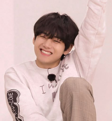 Taehyung Smile, V Smile, V Chibi, Smile Icon, Bts Maknae Line, V Cute, K Wallpaper, Taehyung Photoshoot, Kim Taehyung Wallpaper