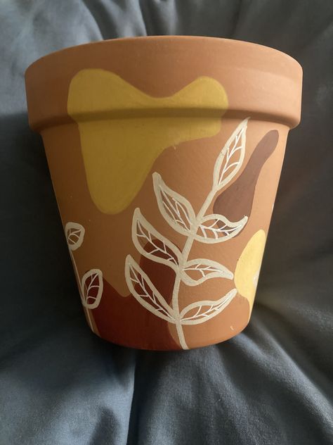 Hand painted one of a kind boho terracotta clay planter pot. Great for personal use to make your home look beautiful or wonderful to give as a gift to the plant lover in your life. Each pot is painted with acrylic water based paint and sealed with a matte sealer on the outside and inside. Each pot is unique. While pots will be similar to what is pictured, I cannot guarantee pots will be identical.  Let me know if you are interested in another size that is not listed and I will gladly paint one f Terracotta Painting Ideas, Clay Pot Painting, Painting Pots Ideas, Terracotta Paint, Pottery Plant Pot, Brown Cups, Clay Planters, Painted Clay Pots, Painted Flower Pots