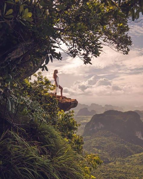 Dragon Crest mountain offers one of the most epic viewpoints of Thailand. The NP Khao Ngon Nak, aka Dragon Crest Mountain is a stunning 3.7 km hike located in northern Krabi. This hike offers some of the most breathtaking views you’ve seen and amazing photo opportunities. But be prepared, it’s a strenuous hike! Read in this guide everything you need to know about the Dragon Crest hike. #blogpost #travelblog #hike #krabi #thailand #viewpoint #travelphotography #traveltips #hiking #view Dragon Crest, Krabi Town, Hiking Photography, Krabi Thailand, Beautiful Hikes, Epic Photos, Slow Travel, Best Sunset, Explore Travel