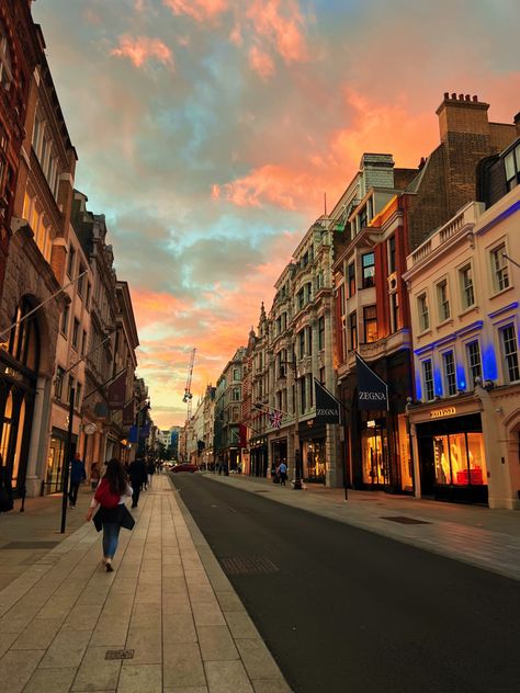 London Aesthetic Vintage, Oxford Street London, Vintage London Photography, Study In London, London Bucket List, Aesthetic London, London Vacation, London Baby, London Aesthetic