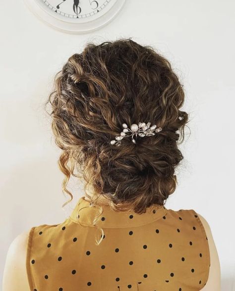 Curly Hair Updo Wedding, Naturally Curly Updo, Hairstyles With Curly Hair, Curly Wedding Updo, Jojo Wedding, Curly Hairdos, Naturally Curly Hair Updo, Bridesmaid Hair Curly, Curly Bridal Hair