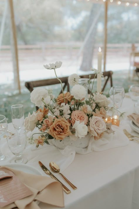 Garden Style Wedding Centerpieces, Wedding Flowers Champagne Color Palettes, Fall Wedding Floral Bridesmaids, Wedding Florals Neutral, Neutral Centerpieces Wedding, Neutral Flower Arrangements, Neutral Wedding Centerpieces, Neutral Floral Wedding, Neutral Floral Arrangements