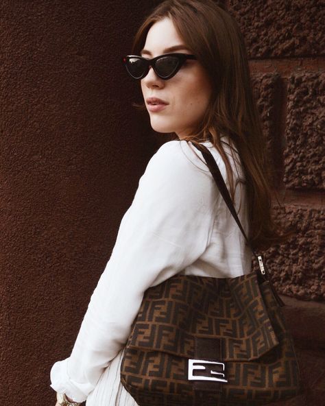 Vintage vibe Fendi Mama Zucca bag Cat-eye sunglasses #fashion#style#ootd#vintage#look#fashionblogger#fendizucca#fendimama#mamabag Fendi Zucca Mama Bag Outfit, Fendi Zucca Baguette Outfit, Fendi Zucca Bag Outfit, Fendi Mama Baguette Outfit, Fendi Shoulder Bag Outfit, Baguette Bag Outfit, Fendi Bag Outfit, Fendi Baguette Vintage, Fendi Mama Baguette