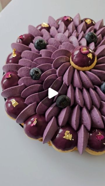 St Honore Cake, Fine Desserts, Boutique Patisserie, St Honore, Patisserie Fine, Saint Honore, Paris Brest, Food Videos Desserts, Pistachio