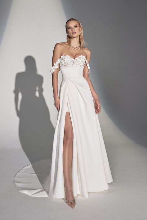 Wedding Dresses 2023, Justin Alexander Bridal, Justin Alexander Signature, Elegant Wedding Dresses, Sincerity Bridal, Charo Ruiz, Satin Ball Gown, Bridal Elegance, Floral Wedding Dress