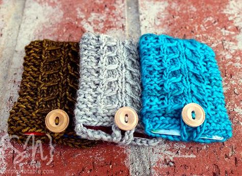 giftcardigansinarow Unique Gift Card Holder, Gift Card Holder Diy, Crochet Phone Cases, Unique Gift Cards, Gift Cards Money, Crochet Mobile, Personalized Gift Cards, Creative Money Gifts, Knitted Items