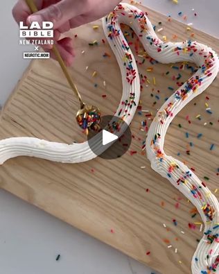 2.6M views · 5K reactions | Buttercream butter board | Forget about butter boards, it's all about buttercream boards 🧁😍 | By LADbible New Zealand | Facebook Charcuterie Board For 2 Ideas, Dessert Charcuterie Board With Icing, Grinch Buttercream Board, Buttercream Frosting Charcuterie Board, Buttercream Charcuterie Board Ideas, Thanksgiving Buttercream Board, Christmas Buttercream Board, Frosting Board Charcuterie, Frosting Charcuterie Board