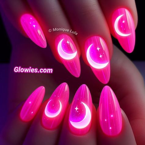 Glow In The Dark Nail Ideas, Nails Glow In The Dark, Glow In The Dark Nails, Monique Lula, Pink Chrome Nails, Dark Nail, Pink Chrome, Glow Nails, Dark Nails