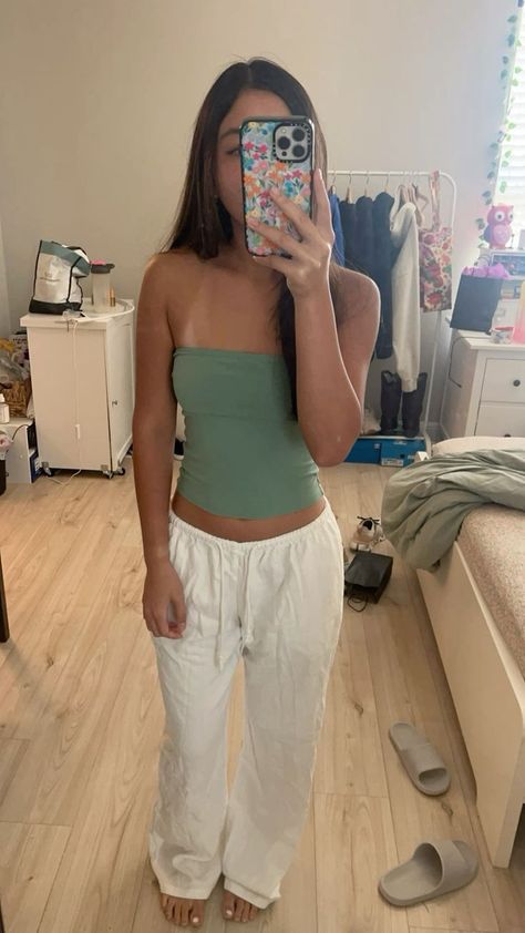 Basic White Girl Outfit Summer, White Girl Outfits Basic, Basic White Girl Aesthetic, Airplane Fits, Basic White Girl Outfit, White Girl Outfits, Outfit Inspo Casual, Trendy Summer Outfits, Cute Comfy Outfits