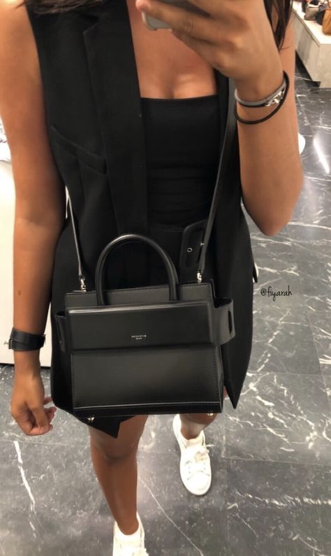 Givenchy Horizon bag black Givenchy Horizon Bag, Givenchy Purse, Beige Handbags, Givenchy Bag, Yoga Mat Bag, Mat Bag, Classic Handbags, Looks Black, Black Purse